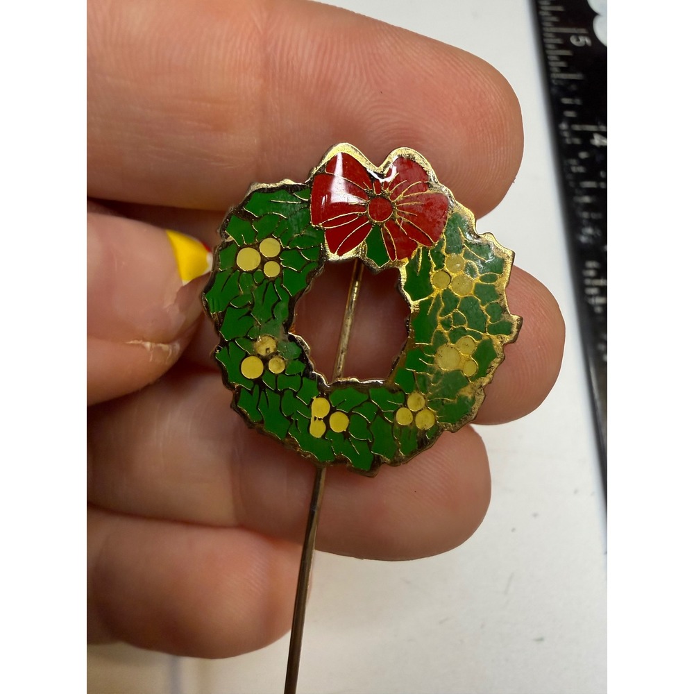 Vintage SWIB 1980 Christmas Wreath Stick Pin Green Enamel Red Bow Gold Tone